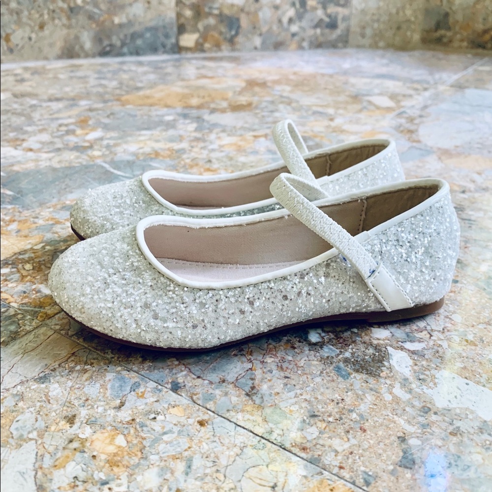 Toddler girls white glitter rock ballet flats!
